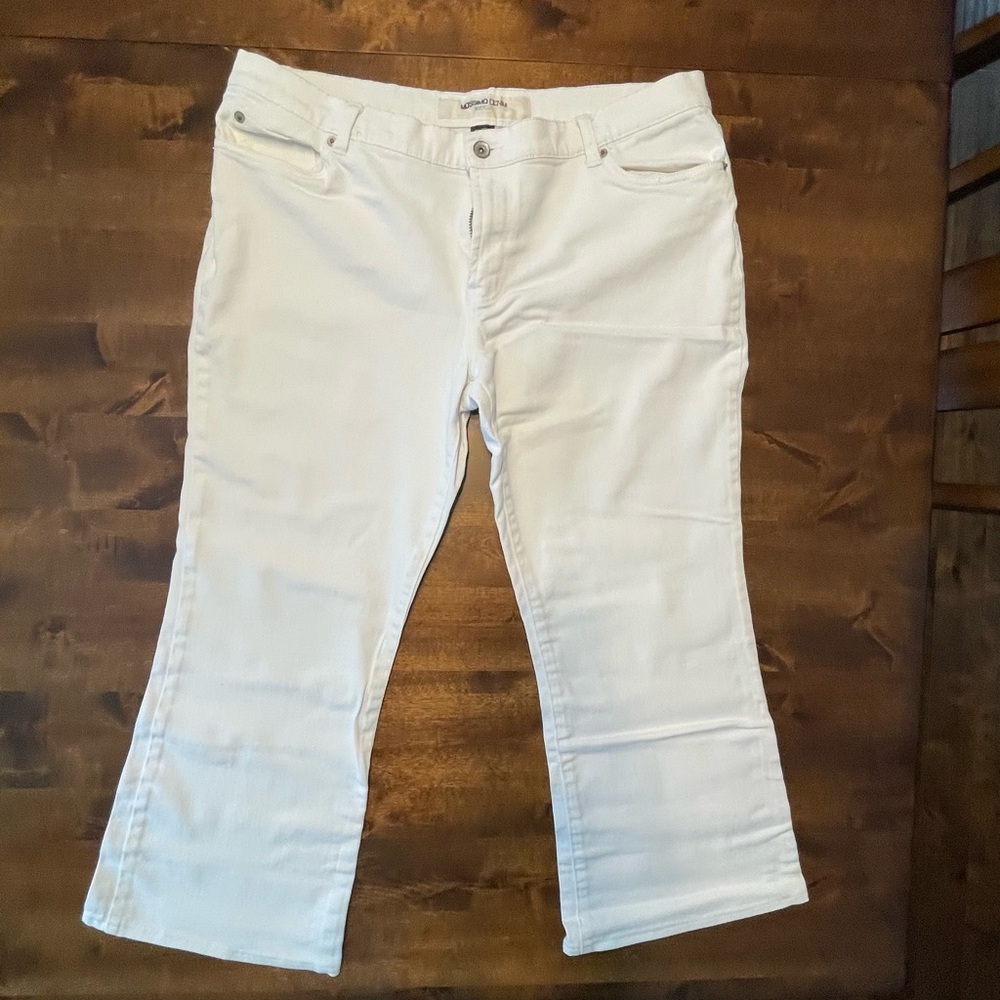 Bootcut white cropped denim